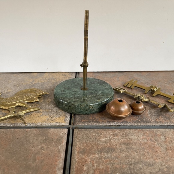 Unique vintage brass rooster weathervane tabletop decoration - Picture 8 of 9